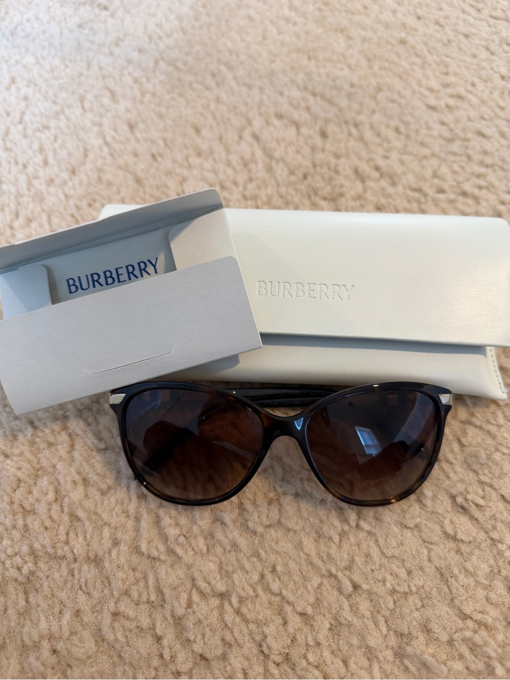 Burberry Brown Gradient Cat-Eye Sunglasses with White Case